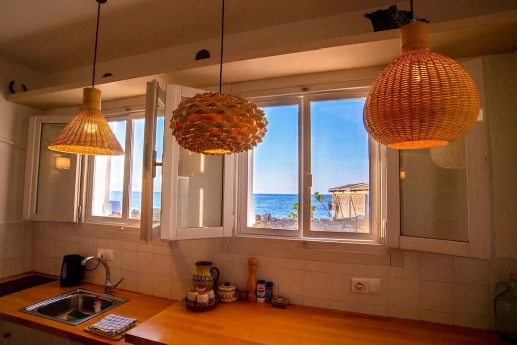 Romantic House 6 Steps From The Sea 모클로스 외부 사진